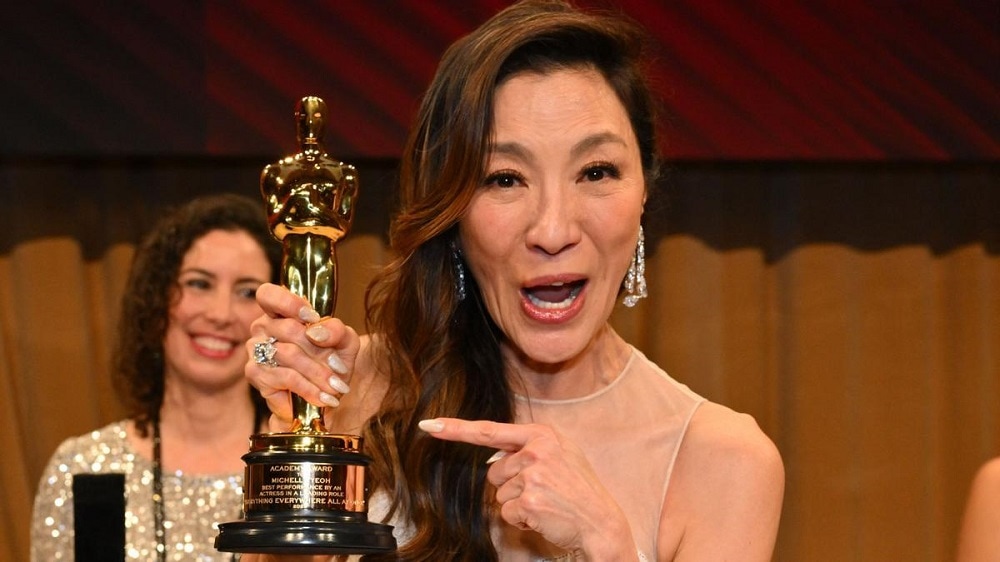 Michelle Yeoh la primera asiática en ganar el Oscar a mejor actriz