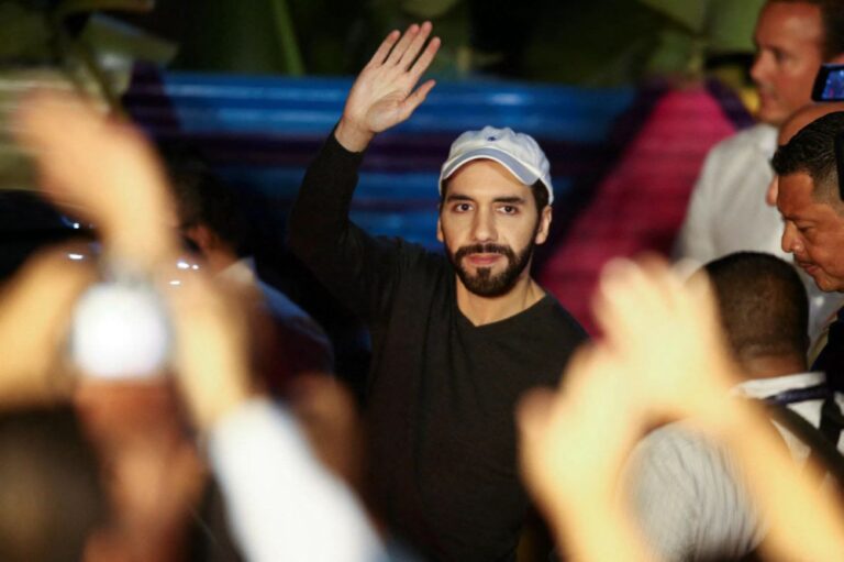 Nayib Bukele se inscribe como precandidato electoral buscará cinco