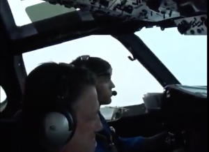 Avión Caza huracanes sobrevuela en el ojo del Huracán Patricia