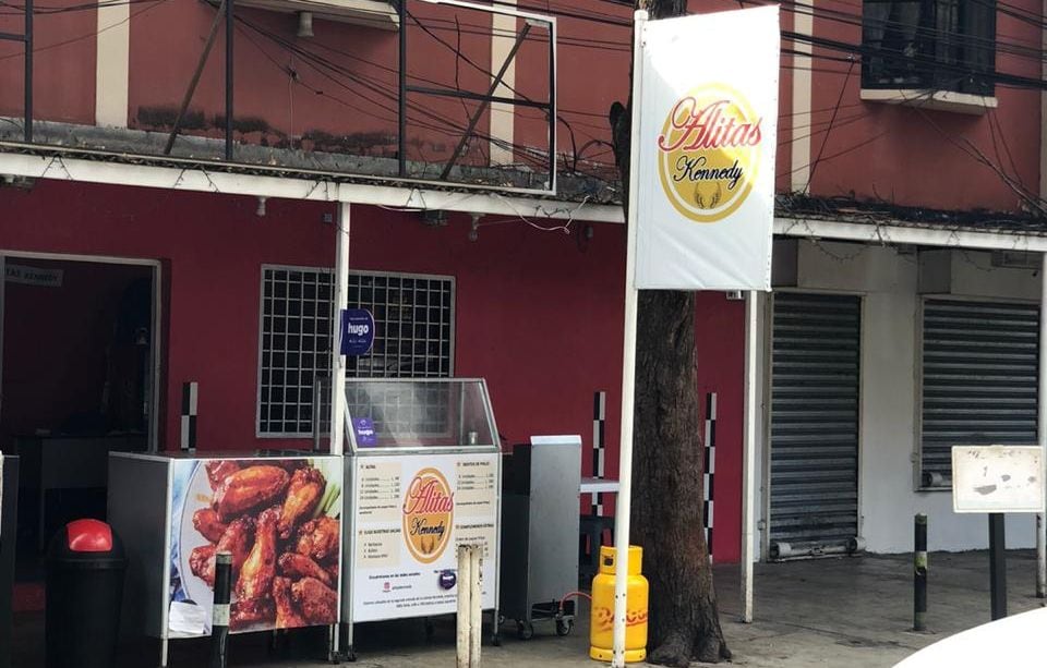 El sabor de ciudad Kennedy en un negocio de alitas