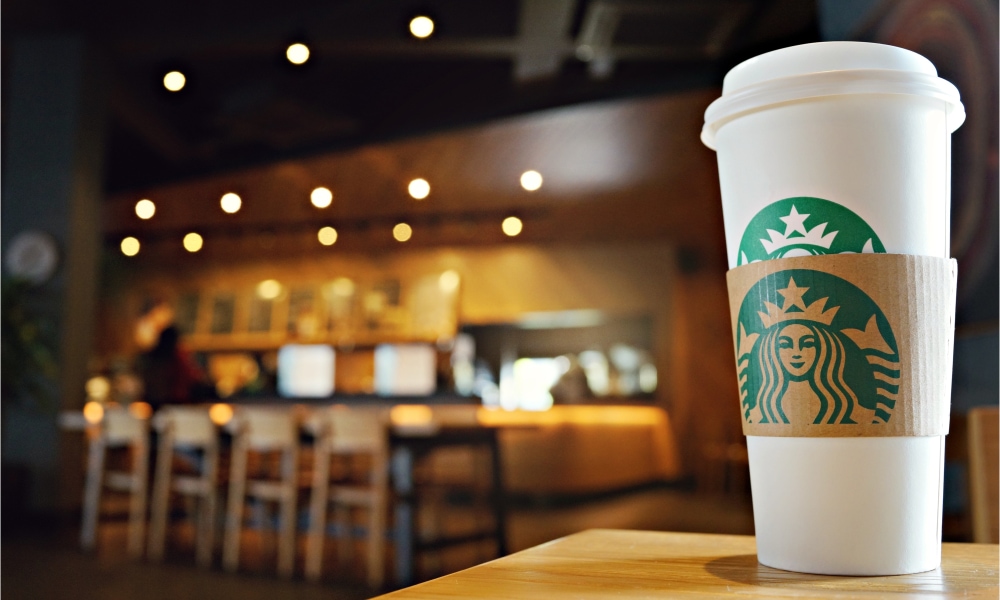 Starbucks abrirá el 90% de sus locales en EEUU para junio
