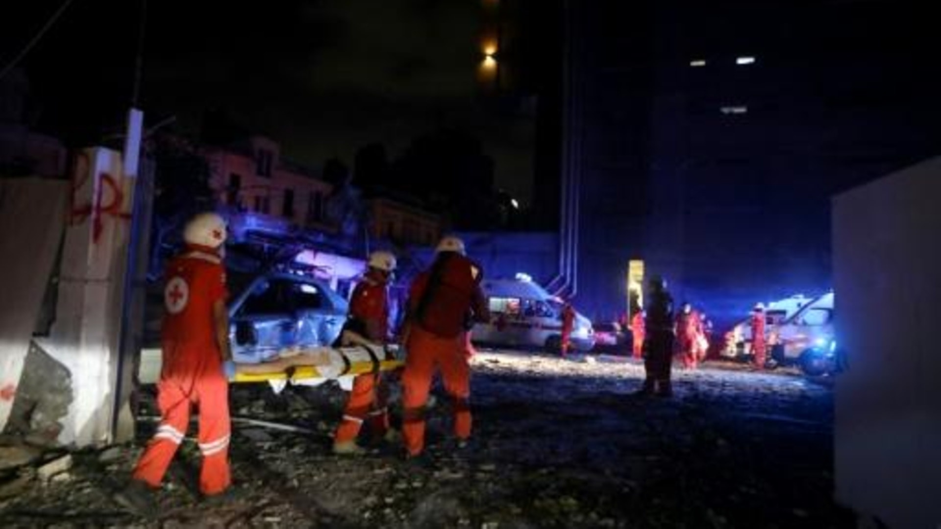 Milagro en Beirut, encuentran viva a niña tras 24 horas de pasar bajo las ruinas.