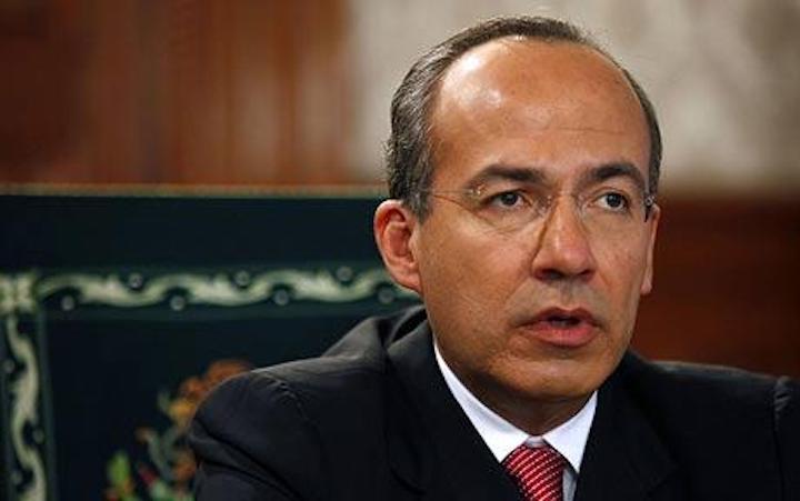 Calderón: La consulta de AMLO viola garantías elementales.