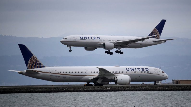 United Airlines despidirá a 16.000 empleados por pandemia.