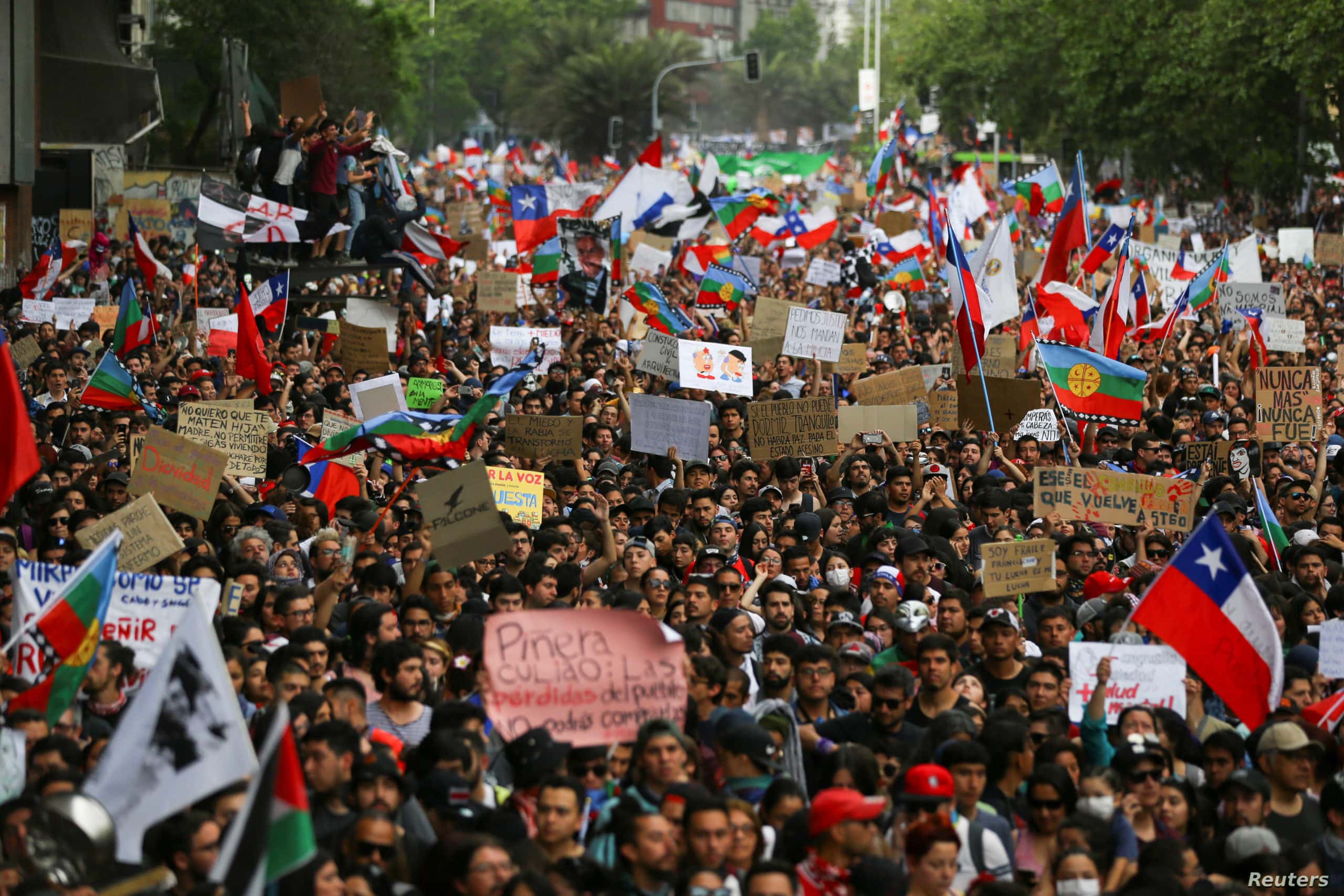 Protestas en Chile exigiendo una nueva constitución