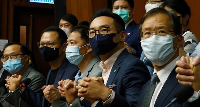 Hong Kong: Dimiten en bloque diputados prodemocracia.