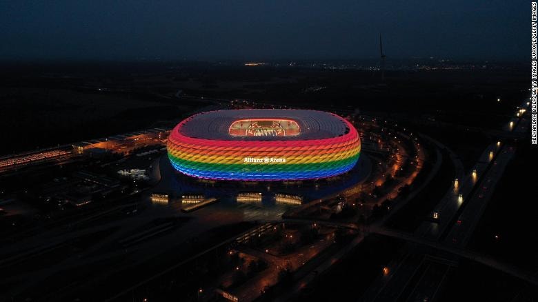 UEFA dice no a iluminar el estadio de Múnich con la bandera del Orgullo Gay