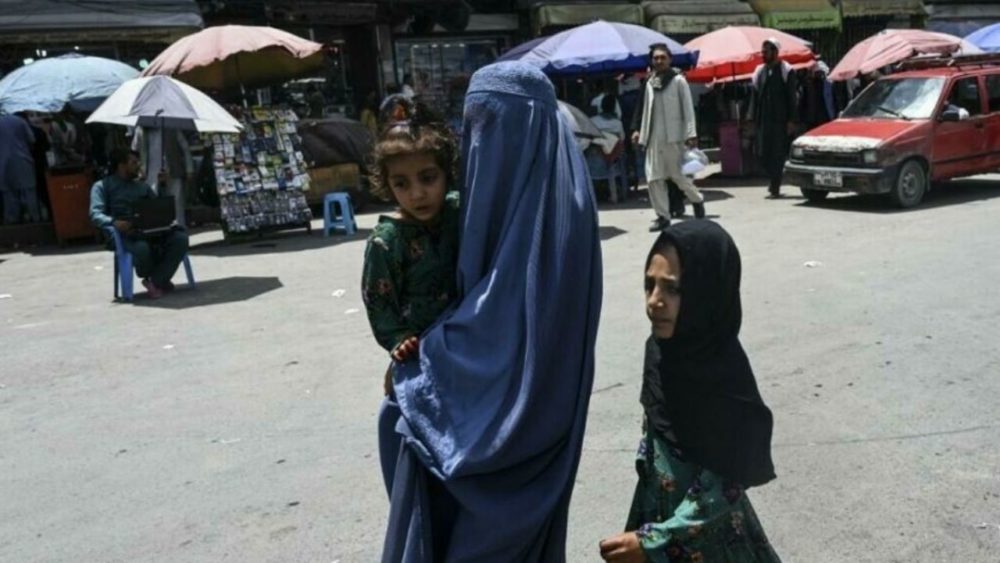 Las mujeres ya han desaparecido de las calles de Kabul, Afganistán