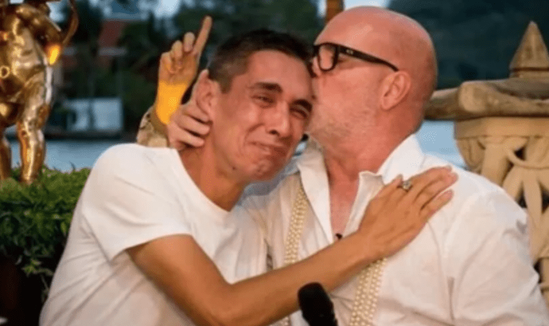 Termina su relación un día antes de la boda y sorprende llegando con otra pareja