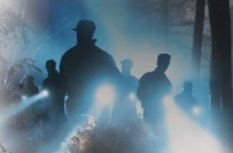 Lo declaran desaparecido, pero estaba tan borracho que participó en su propia búsqueda