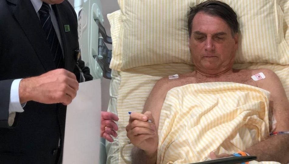 Bolsonaro evoluciona favorablemente tras ser hospitalizado