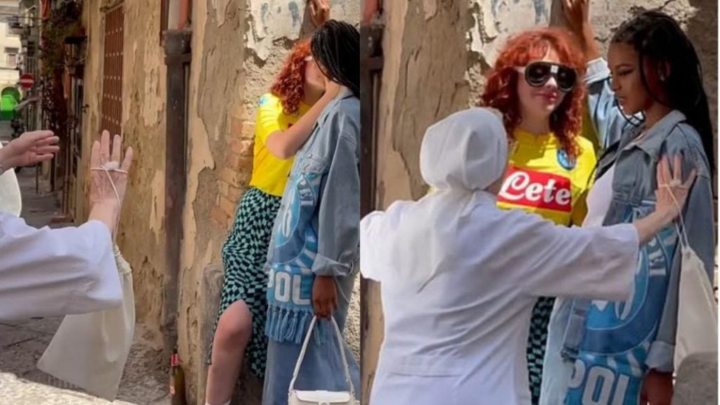 Monja se escandaliza al ver a dos modelos femeninas besándose