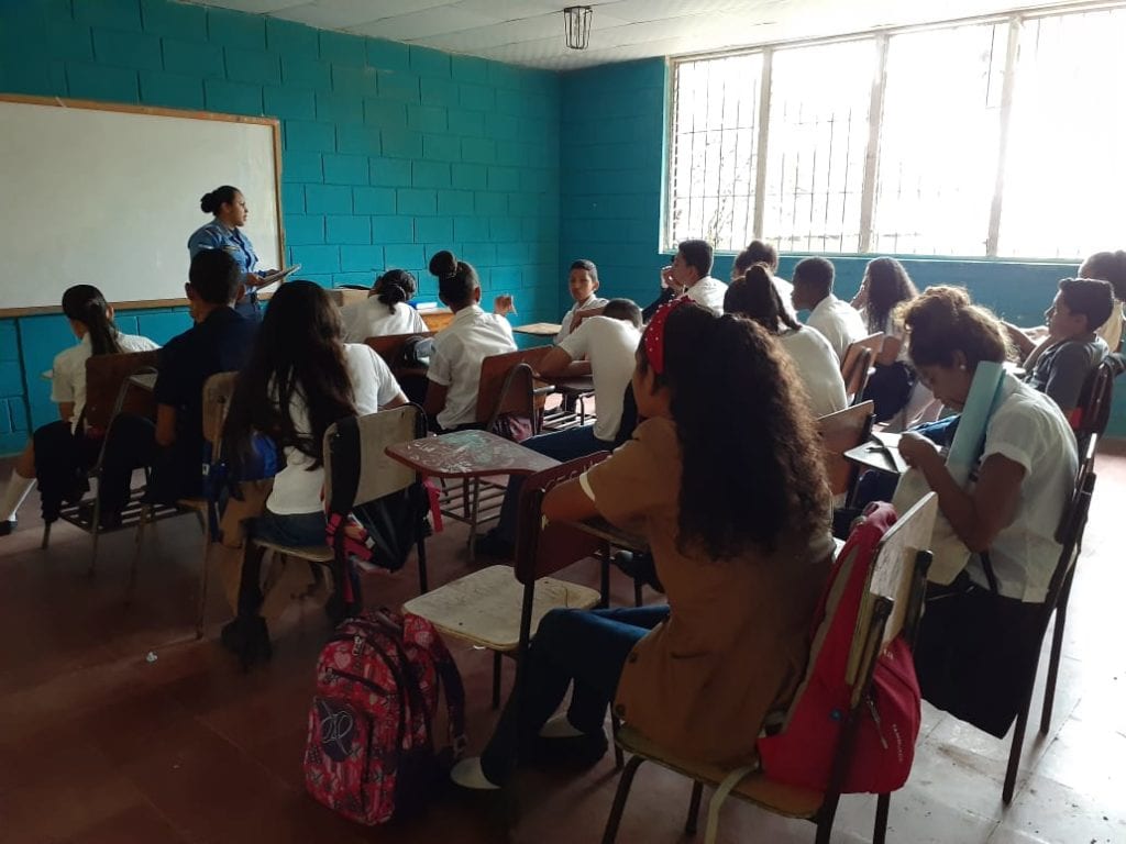 Honduras lanza la Policía Escolar para alejar a los niños y jóvenes de las pandillas