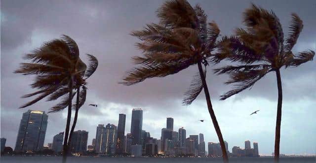 Ian toca tierra en Florida como un potente huracán de categoría 4