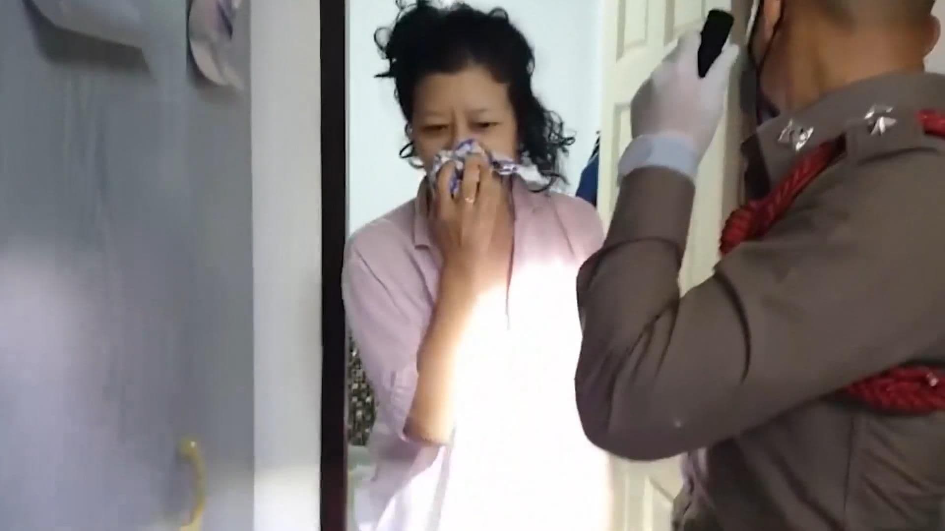 Mujer queda encerrada por tres días en el baño de su casa sobreviviendo con el agua del lavamanos