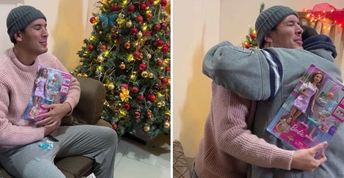 Padres le piden perdón a su hijo de 30 años por no regalarle la muñeca que tanto quería de niño