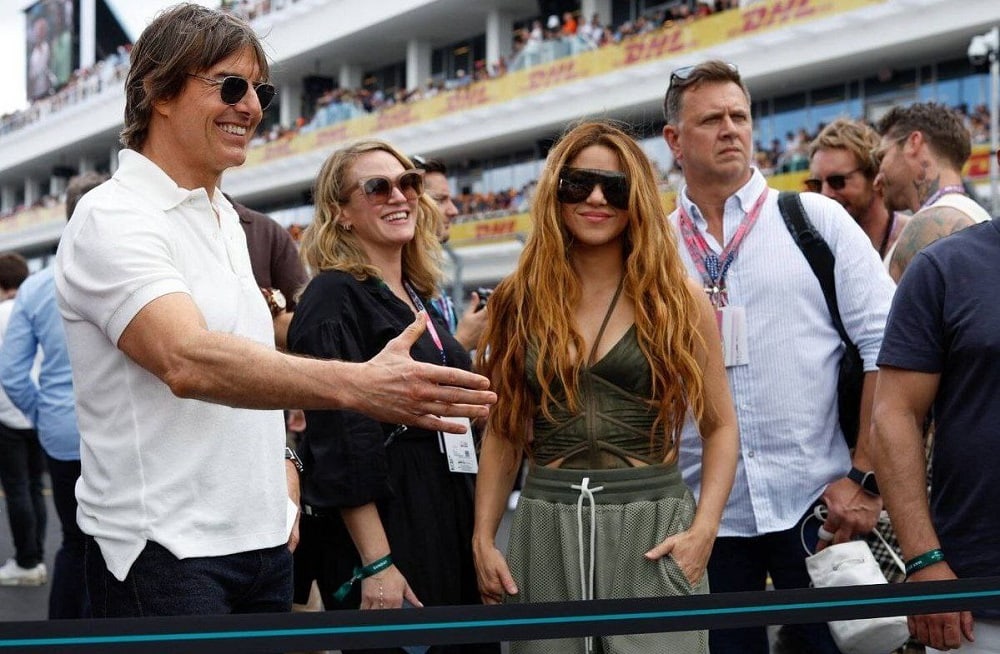 Tom Cruise estaría dispuesto a conquistar el corazón de Shakira, le envió flores