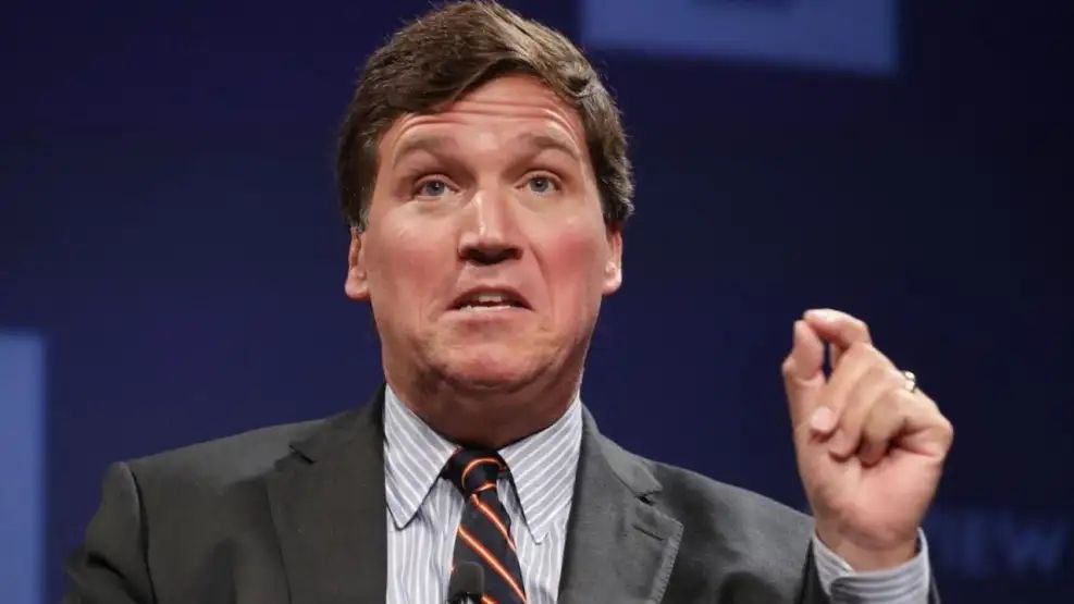 Unión Europea podría sancionar a Tucker Carlson por su entrevista a Putin