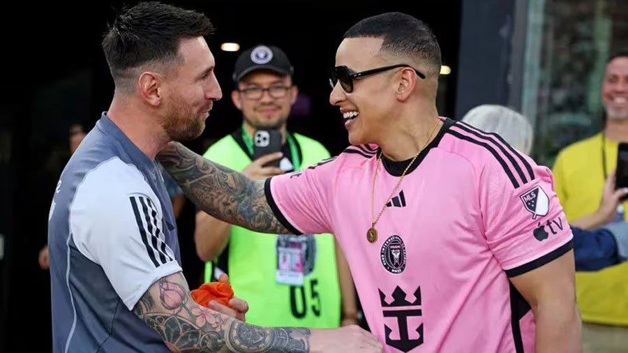 Daddy Yankee bendice al astro del fútbol Lionel Messi