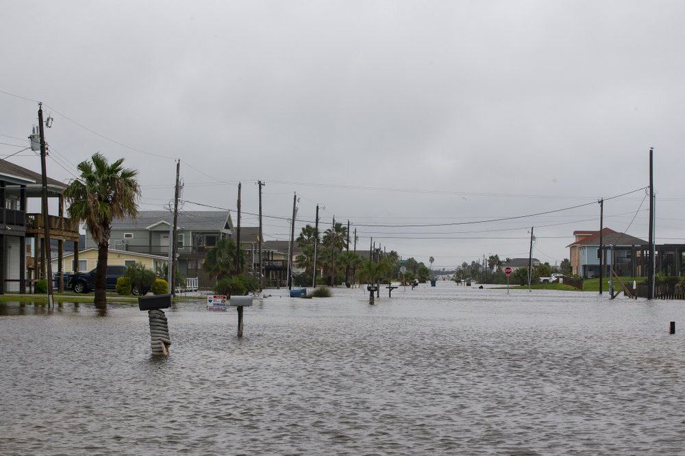 Torrenciales, tormentas eléctricas y fuertes vientos azotarán el sur de EEUU