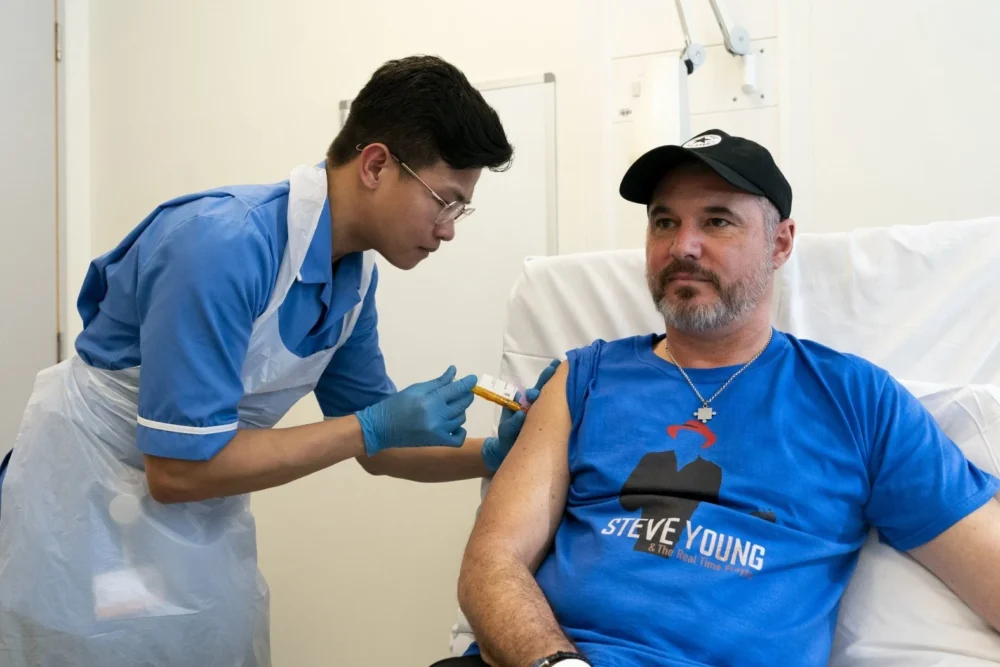 ¡Histórico! Primer paciente recibe vacuna personalizada contra el cáncer de piel