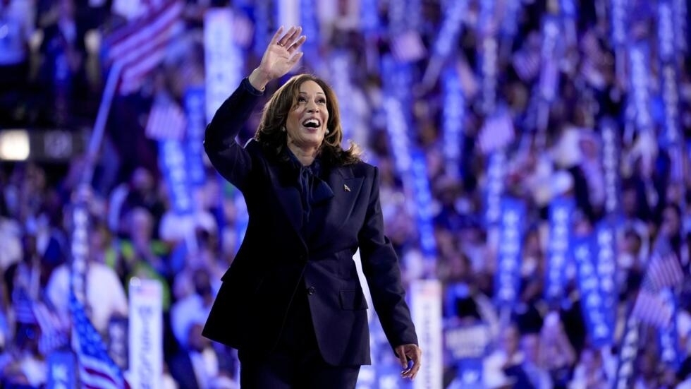 mujer presidenta, Kamala Harris acepta la nominación demócrata y arremete en contra de Donald Trump