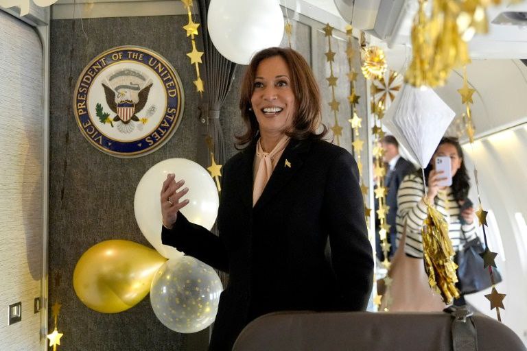 Kamala Harris celebra su cumpleaños 60 haciendo campaña en Georgia 