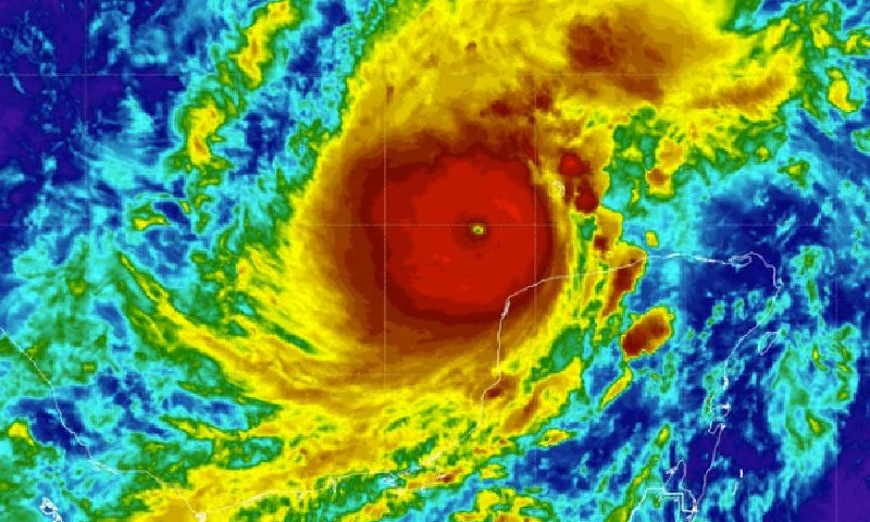 Florida: Sin gasolina y miles de evacuaciones ante la llegada del huracán Milton