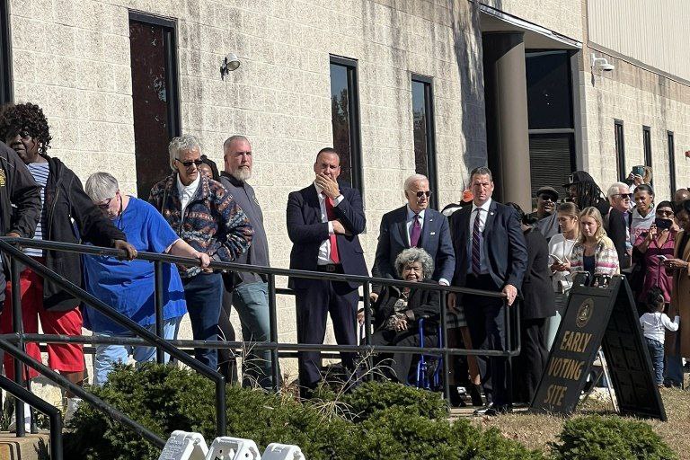 Presidente Joe Biden emite su voto anticipado en Delaware