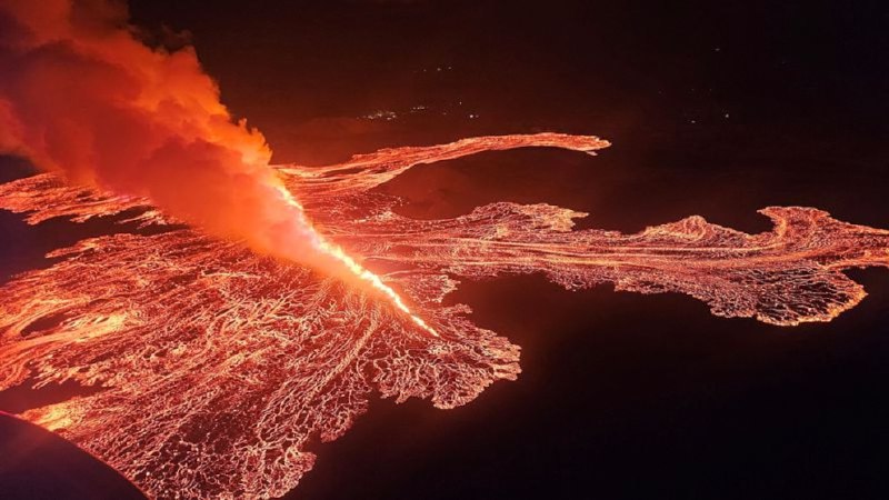 Volcán en Islandia hace su séptima erupción tras estar ocho siglos inactivo 