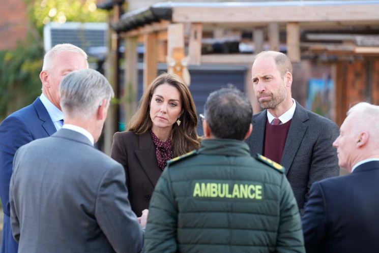 Roban dos vehículos del castillo de Windsor mientras dormían el príncipe Guillermo y su familia 