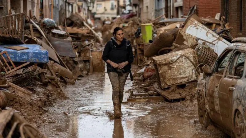 Decenas de familias buscan a sus seres queridos a una semana de la tragedia en Valencia