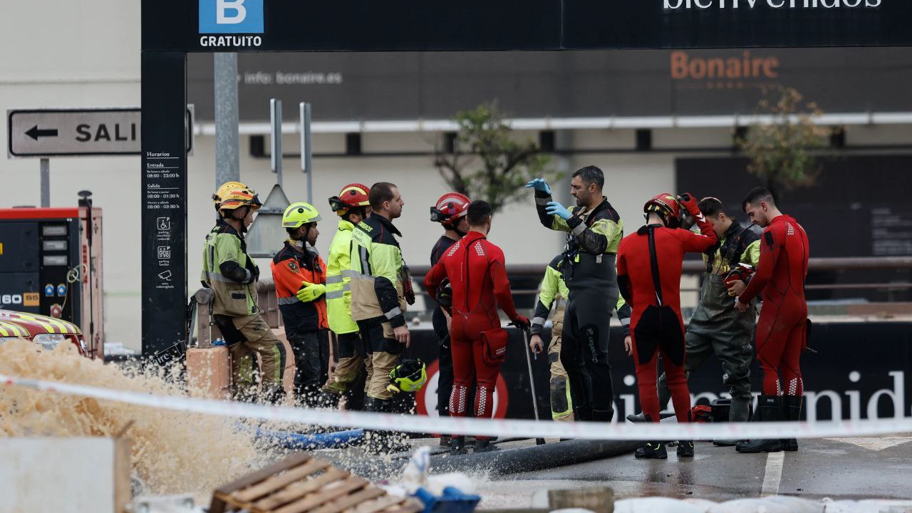 "No hay víctimas mortales": Autoridades culminan inspección del parqueo en centro comercial de Valencia 