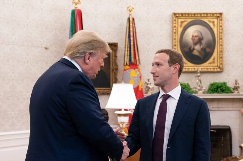 Zuckerberg busca mejorar su relación con Trump: dona un millón de dólares al fondo inaugural 