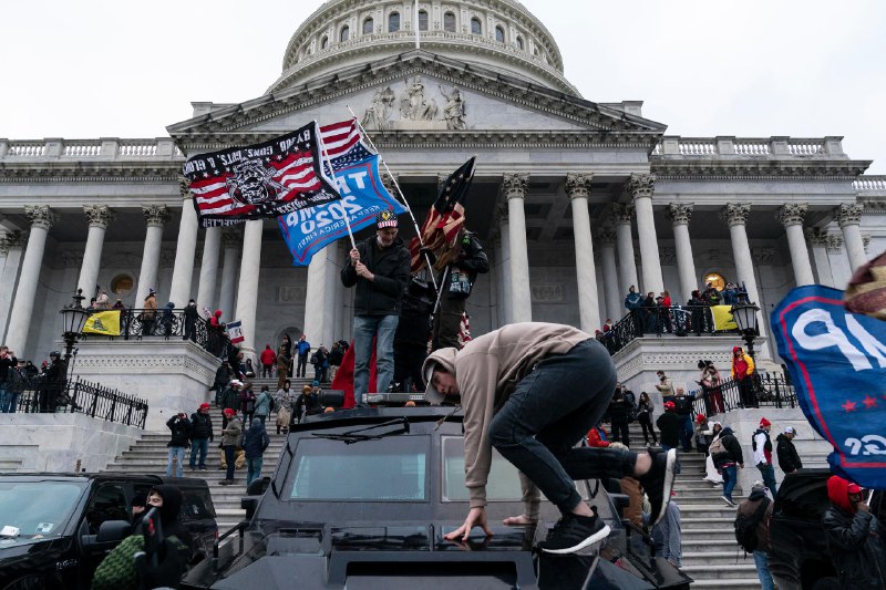 Trump estaría dispuesto a indultar a decenas de manifestantes que lo apoyaron el 6 de enero 