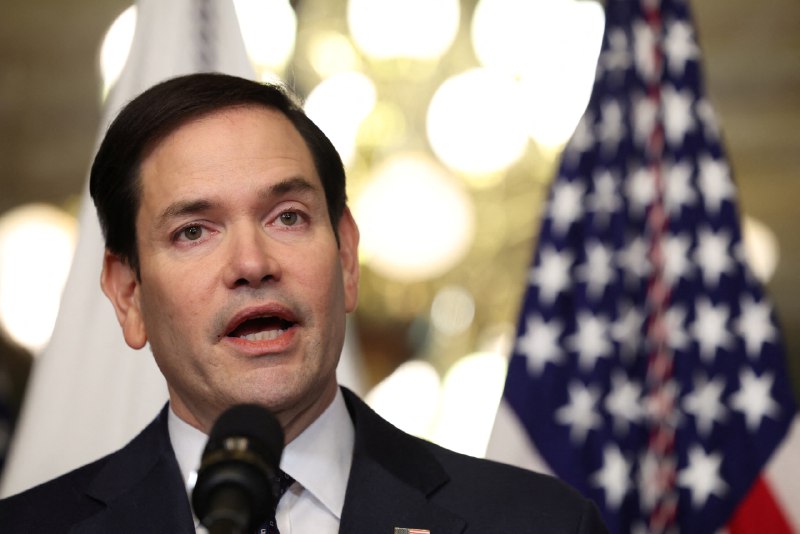 Marco Rubio jura como secretario de Estado con un mensaje en español 