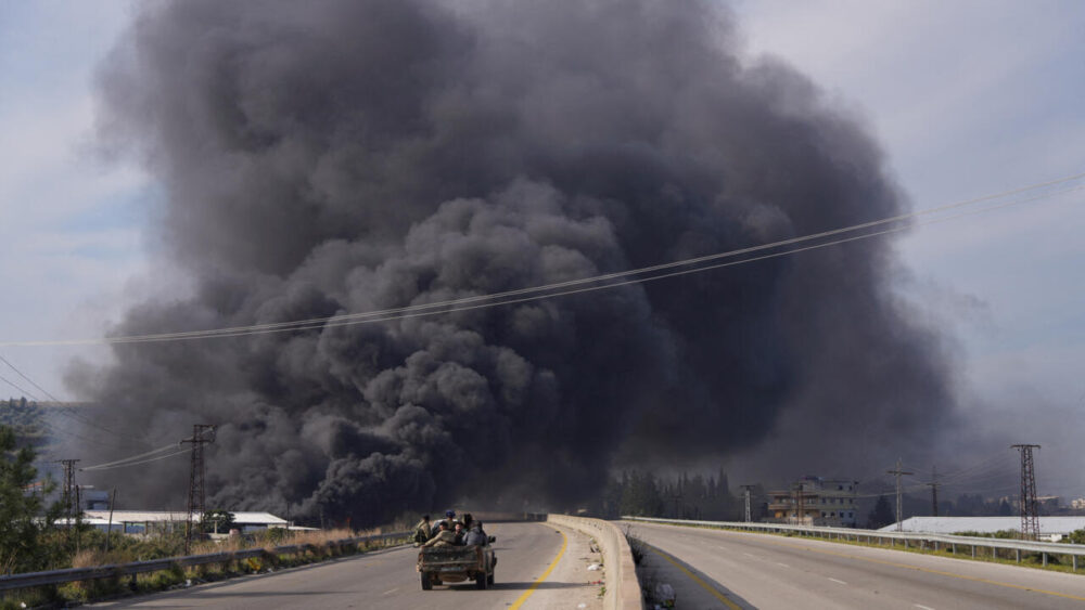 Siria "elimina" a milicias leales a Bashar al Assad y mata a más de 800 civiles alauitas 