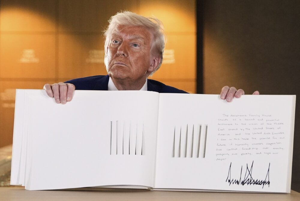 Trump arremete contra Apple y Europa