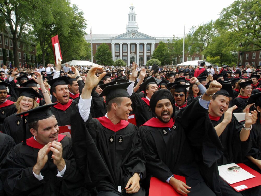 12 mil exalumnos de Harvard