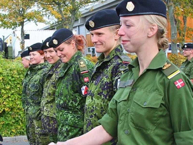 Dinamarca exige a las mujeres inscribirse en el servicio militar