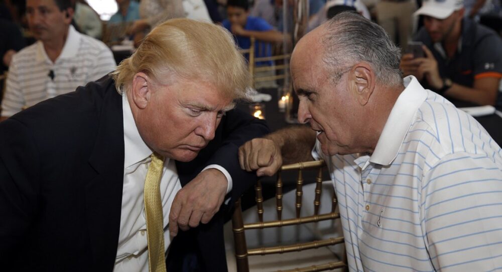 Trump indulta a Rudy Giuliani