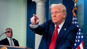 Trump buscaría censurar la prensa estadounidense por “traidores”