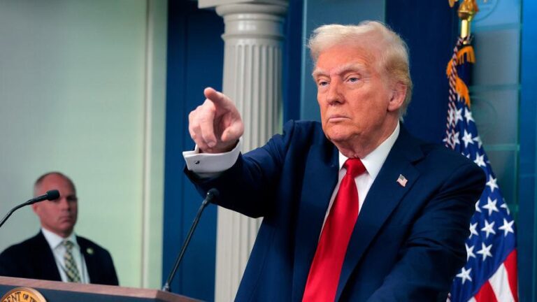 Trump buscaría censurar la prensa estadounidense por “traidores”