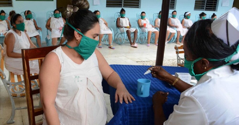En riesgo miles de cubanas embarazadas por la falta de combustible 