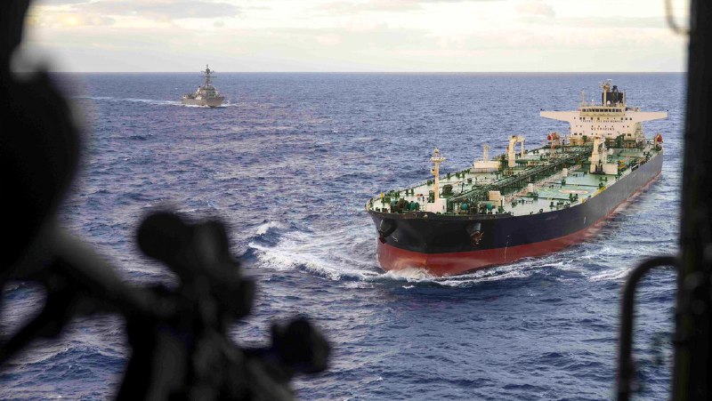 EEUU intercepta el petrolero Aquila II por violar las restricciones en el Caribe: "Huyó y lo seguimos" 