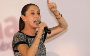 Presidenta de México dice que «no se doblega, no se arrodilla, no se rinde y no se vende»