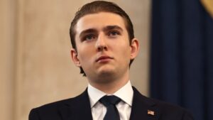 Exguionista de South Park lanza campaña satírica para enviar a Barron Trump al servicio militar